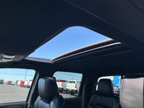 Used 2022 Nissan Frontier PRO-4X w/ Pro-4X Premium Package image 48