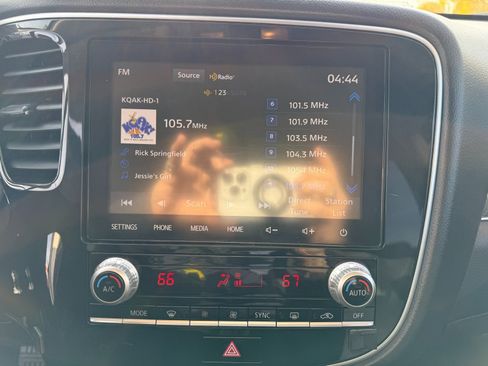 Used 2020 Mitsubishi Outlander SEL image 10