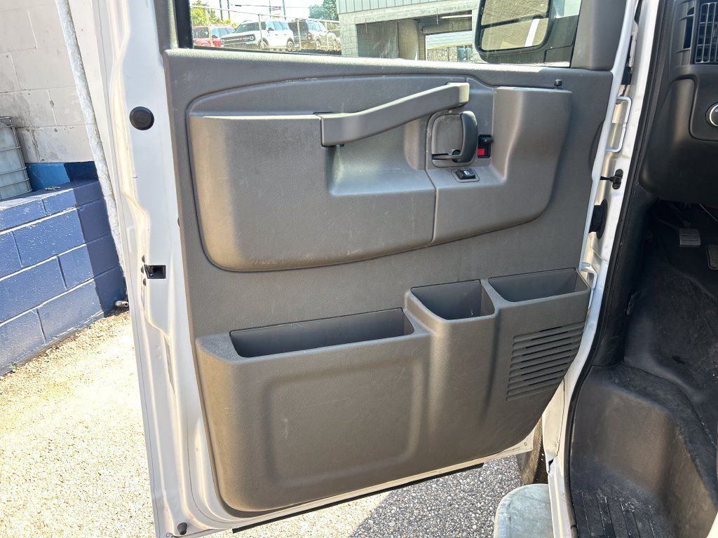 Used 2025 GMC Savana 2500 w/ Driver Convenience Package RWD image 9
