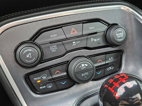 Used 2016 Dodge Challenger R/T Scat Pack w/ Leather Interior Group image 28