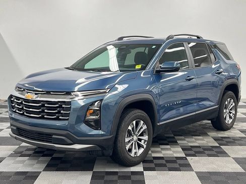 Used 2025 Chevrolet Equinox LT FWD image 3