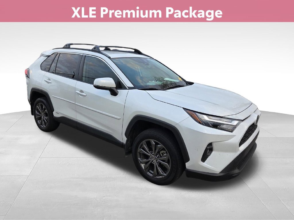 Used 2025 Toyota RAV4 XLE Premium AWD/4WD image 4