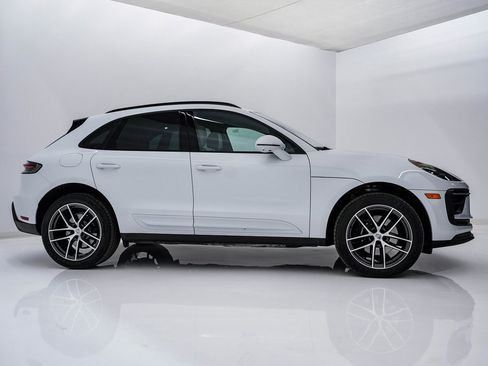 Certified 2025 Porsche Macan image 9