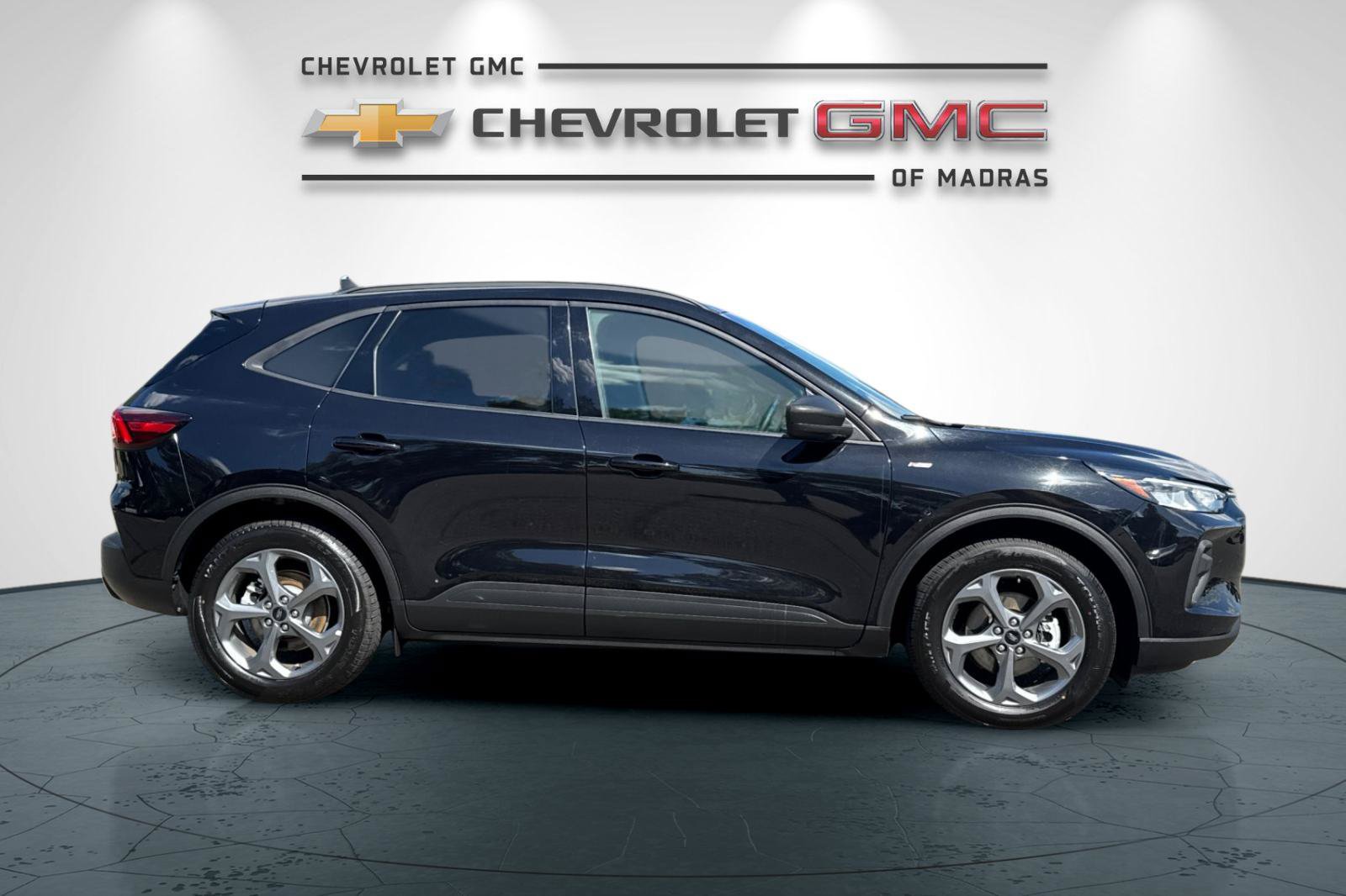 Used 2025 Ford Escape ST-Line FWD image 2