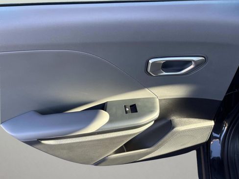 New 2025 Kia K4 LXS image 16