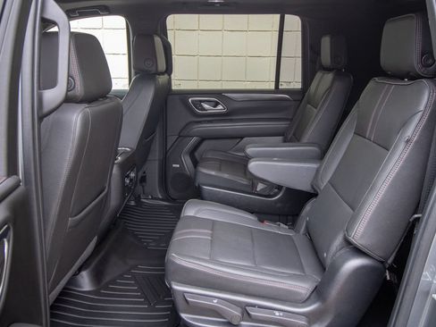 Used 2022 Chevrolet Suburban RST w/ Luxury Package AWD/4WD image 17