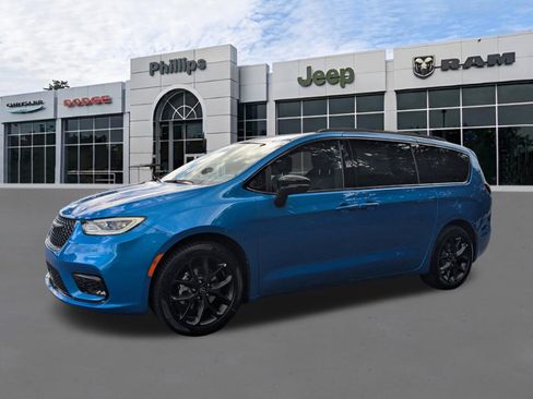 New 2026 Chrysler Pacifica Select FWD image 7