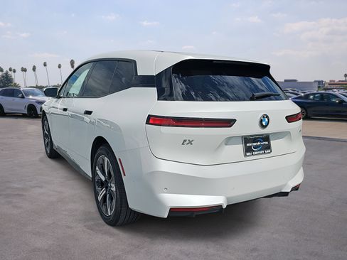 New 2026 BMW iX xDrive60 w/ Premium Package image 7