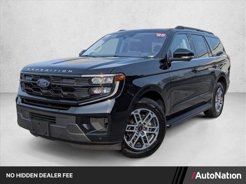 Used 2025 Ford Expedition Active AWD/4WD image 1