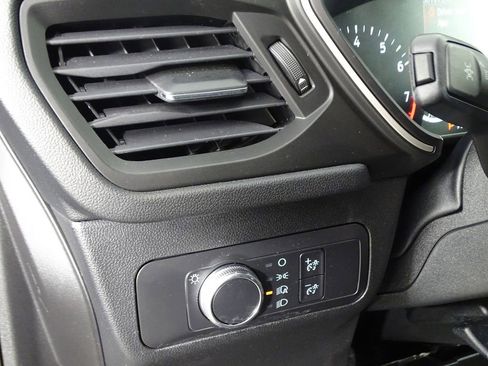 Used 2020 Ford Escape SE image 18