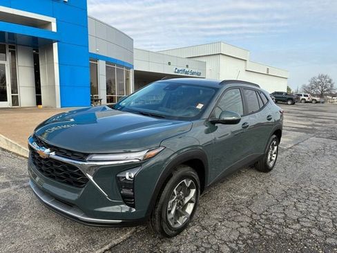 New 2026 Chevrolet Trax LT w/ Driver Confidence Package image 2