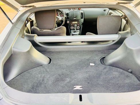 Used 2017 Nissan 370Z Coupe RWD image 12