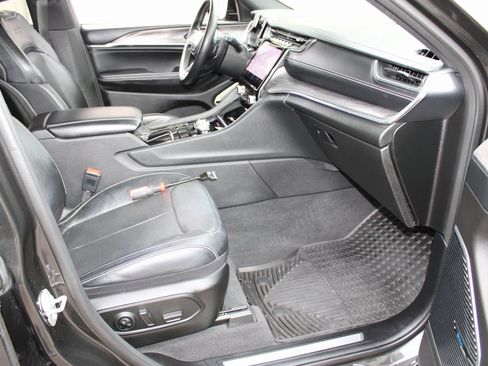 Used 2022 Jeep Grand Cherokee L Overland w/ MOPAR Finishing Package image 18