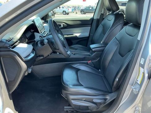Used 2022 Jeep Compass Latitude FWD image 15