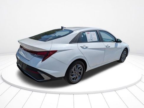 Used 2024 Hyundai Elantra SEL FWD image 4