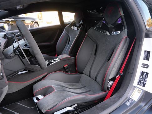 Used 2023 Lamborghini Huracan Sterrato image 6