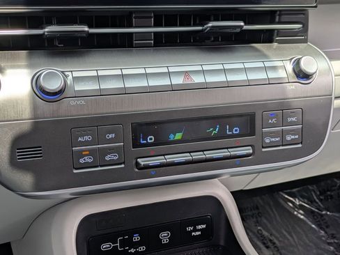 Used 2025 Hyundai Kona SEL FWD image 17