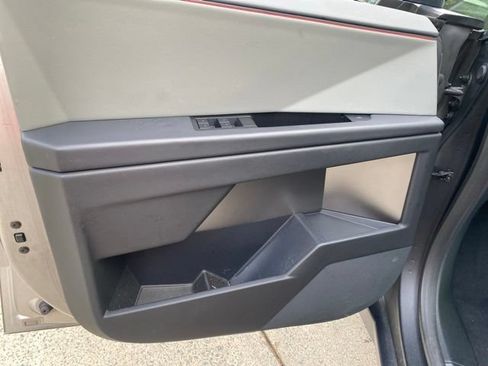 Used 2025 Tesla Cybertruck AWD Crew Cab image 22