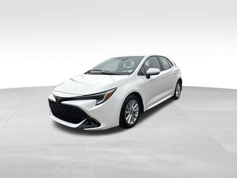 Used 2024 Toyota Corolla SE w/ SE Package image 2