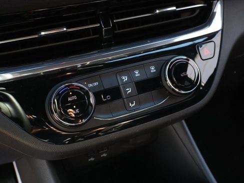 Used 2025 Buick Envista Sport Touring image 27