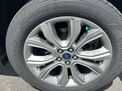 Used 2019 Ford Edge Titanium w/ Equipment Group 301A AWD/4WD image 14