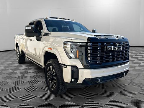 Used 2025 GMC Sierra 3500 Denali Ultimate AWD/4WD image 3