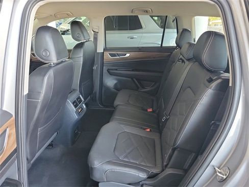 Used 2024 Volkswagen Atlas SE image 13