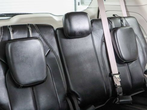 Used 2023 Chrysler Pacifica Touring-L FWD image 29