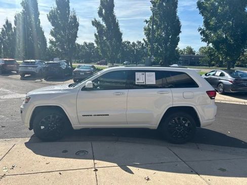 Used 2018 Jeep Grand Cherokee Altitude AWD/4WD image 4