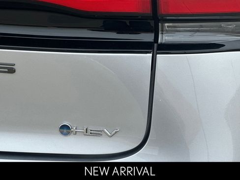 Used 2025 Toyota Prius LE image 28