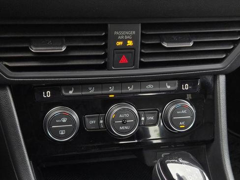 Used 2024 Volkswagen Jetta SE FWD image 20