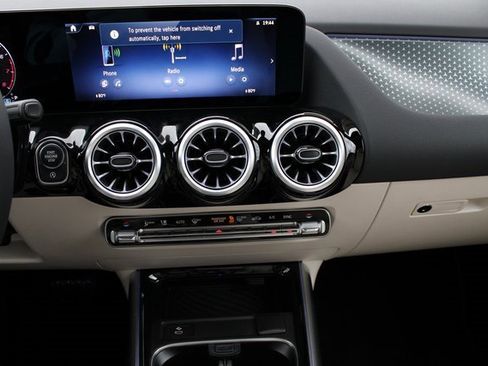 New 2025 Mercedes-Benz GLA 250 4MATIC image 30