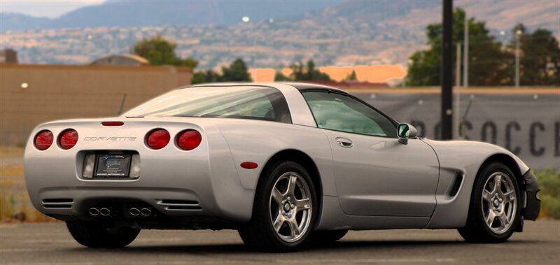 Used 1999 Chevrolet Corvette Coupe w/ Memory Pkg RWD image 7