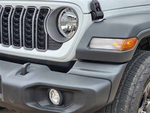 Used 2025 Jeep Wrangler Sport image 8