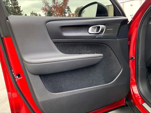 Used 2023 Volvo C40 P8 Recharge Ultimate w/ Protection Package Premier image 26