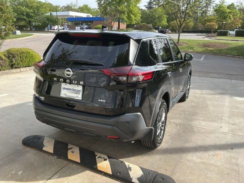 Used 2021 Nissan Rogue S AWD/4WD image 3