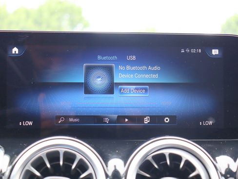 Used 2023 Mercedes-Benz GLB 250 4MATIC w/ Premium Package image 31