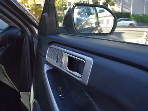 Used 2024 Ford Explorer Limited image 22