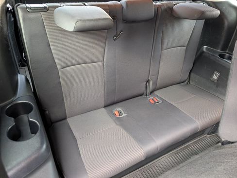 Used 2021 Toyota Highlander LE FWD image 6