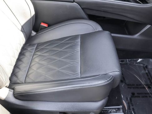 Used 2021 Nissan Rogue Platinum image 39