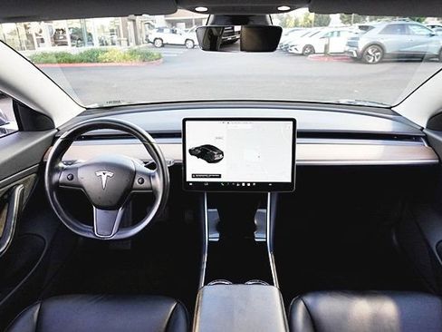 Used 2019 Tesla Model 3 Mid Range RWD image 29