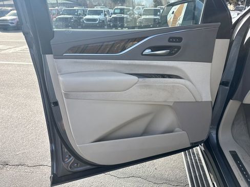 Used 2022 Cadillac Escalade Sport Platinum w/ Heavy-Duty Trailer Package image 9