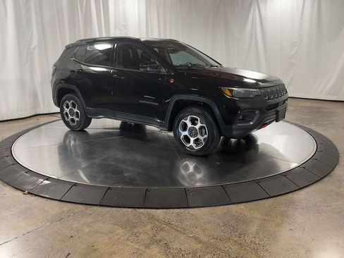 Used 2022 Jeep Compass Trailhawk w/ Trailhawk Elite Group image 2