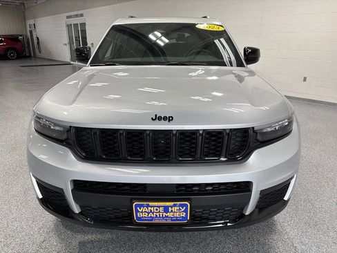 Used 2023 Jeep Grand Cherokee L Laredo AWD/4WD image 2