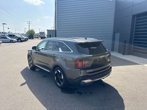 Used 2025 Kia Sorento SX Prestige AWD/4WD image 3