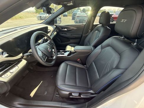 Certified 2025 Buick Envista Sport Touring w/ Convenience II Package image 15