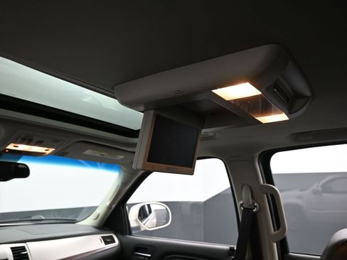 Used 2014 Cadillac Escalade ESV Premium image 45