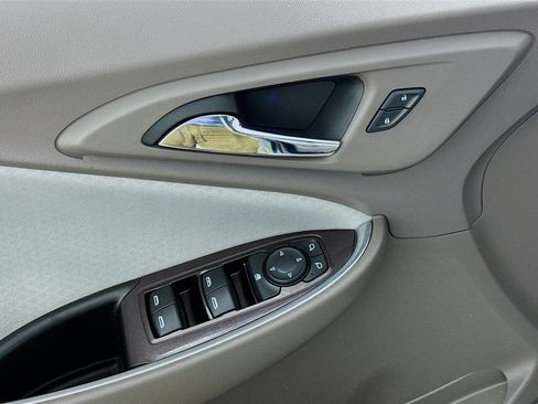 Used 2017 Chevrolet Malibu LT image 18