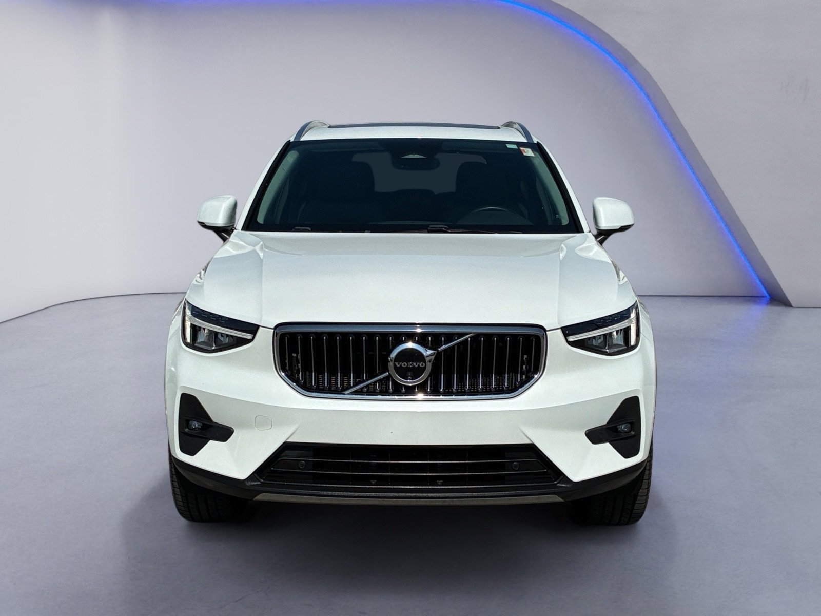 Used 2024 Volvo XC40 B5 Plus AWD/4WD image 8