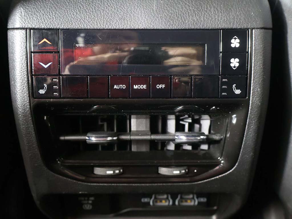 Used 2023 Jeep Grand Cherokee L Limited AWD/4WD image 53